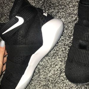 LeBron James Nike Zoom size 8.5